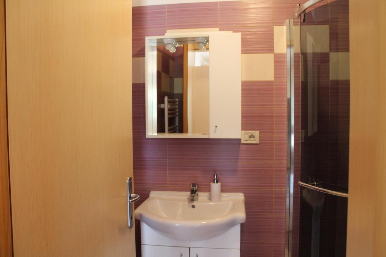 Apartmani Klaudija Valun Exteriör bild