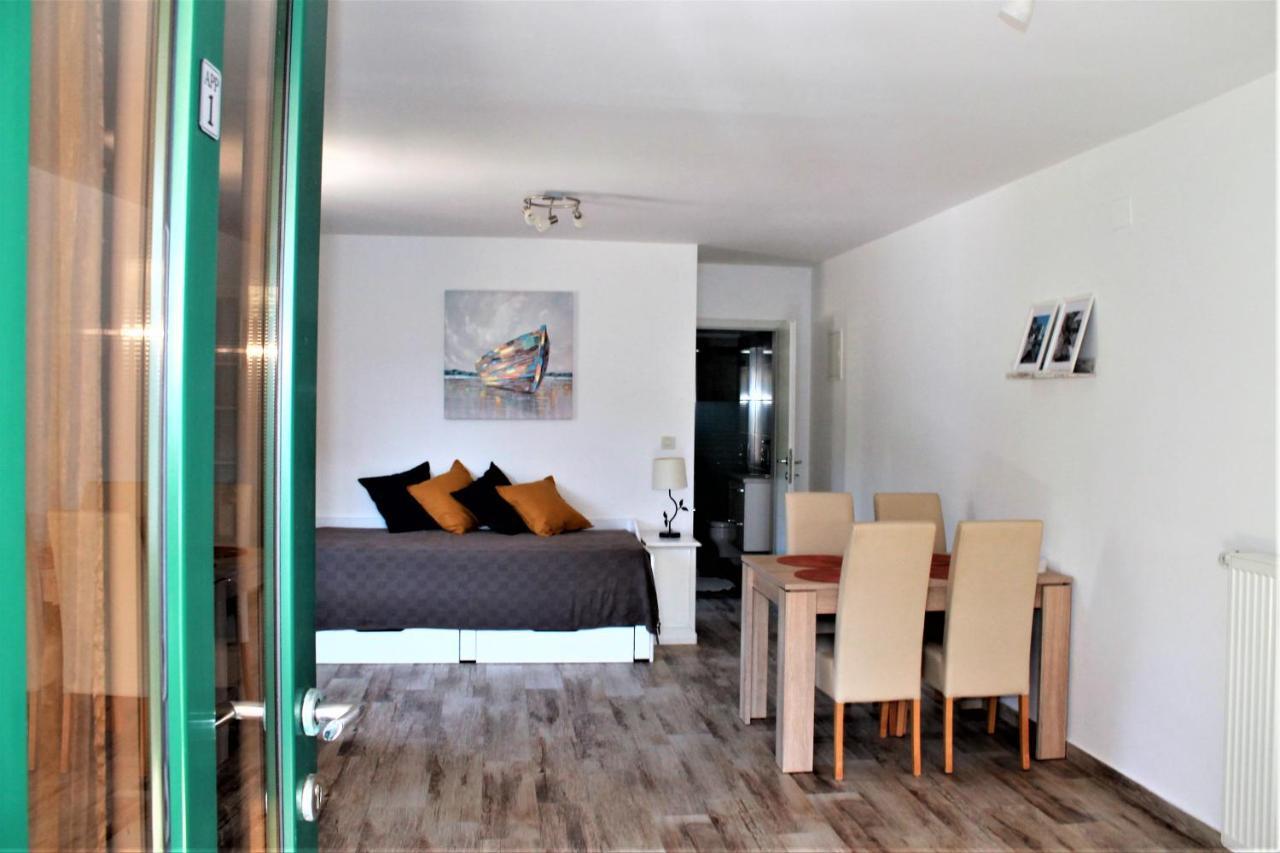 Apartmani Klaudija Valun Exteriör bild